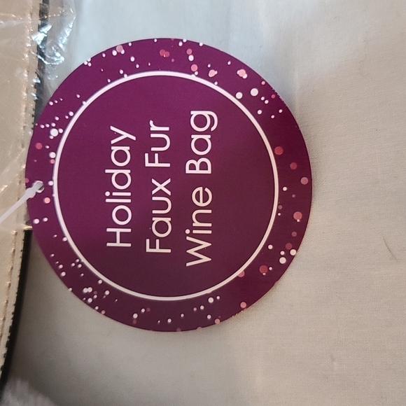 Arcadia Beauty Labs NWT Holiday faux fur wine bag - Picture 6 of 7
